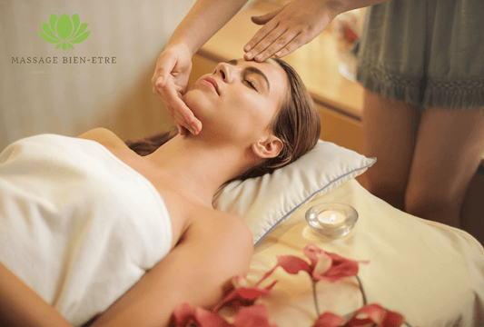 femme se faisant massage le visage